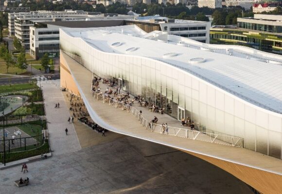 Oodi Xelsinki markaziy kutubxonasi. Oodi Xelsinki markaziy kutubxonasi.