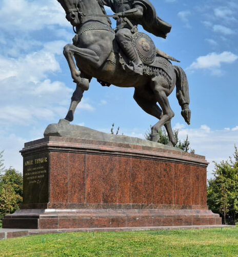 Bugun, 9-aprel – buyuk sarkarda, yirik davlat arbobi, markazlashgan qudratli saltanat asoschisi, Sohibqiron Amir Temur tavalludining 690 yilligi yurtimizda keng nishonlanmoqda