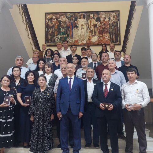Mustaqillik bayrami arafasida Fanlar akademiyasi Fundamental kutubxonasi bir guruh xodimlari “O‘zbekiston Respublikasi mustaqilligining 35-yilligi” esdalik nishoni bilan taqdirlandilar Mustaqillik bayrami arafasida Fanlar akademiyasi Fundamental kutubxonasi bir guruh xodimlari “O‘zbekiston Respublikasi mustaqilligining 35-yilligi” esdalik nishoni bilan taqdirlandilar